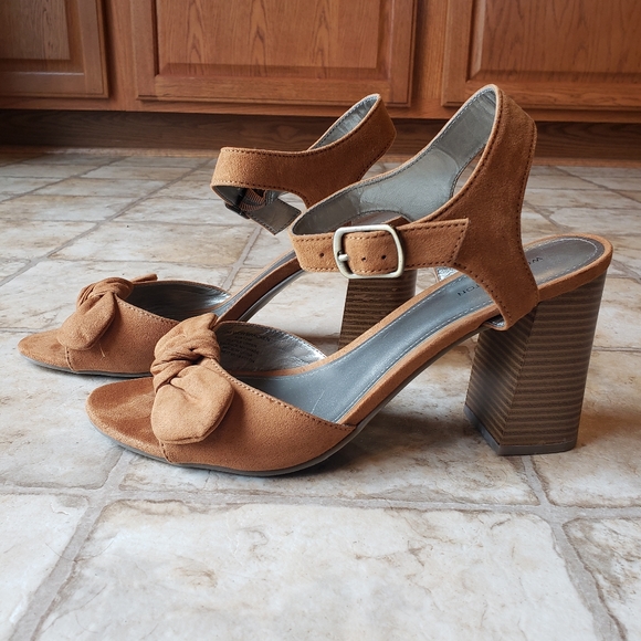 Worthington Shoes - Worthington tan heeled sandals